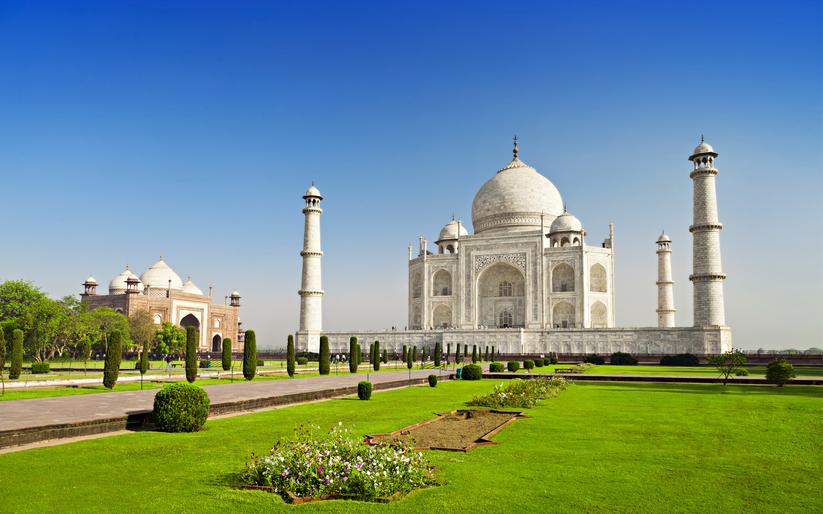 Essential of India Tour Package